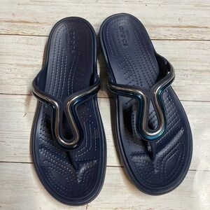 Crocs duel comfort woman’s navy blue sandals. Size 7.
